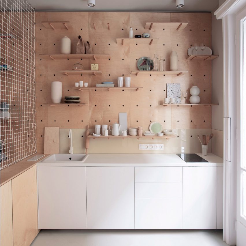 Eight kitchens where open shelving turns storage into display
