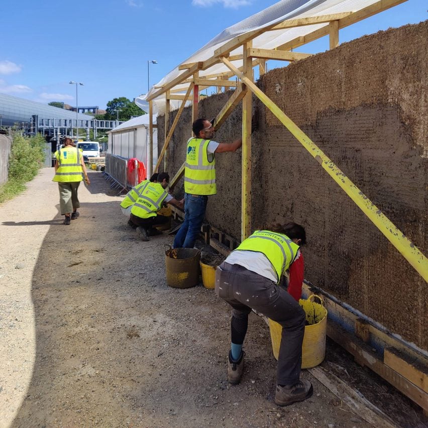 Waste earth forms walls of cob classroom in King’s Cross