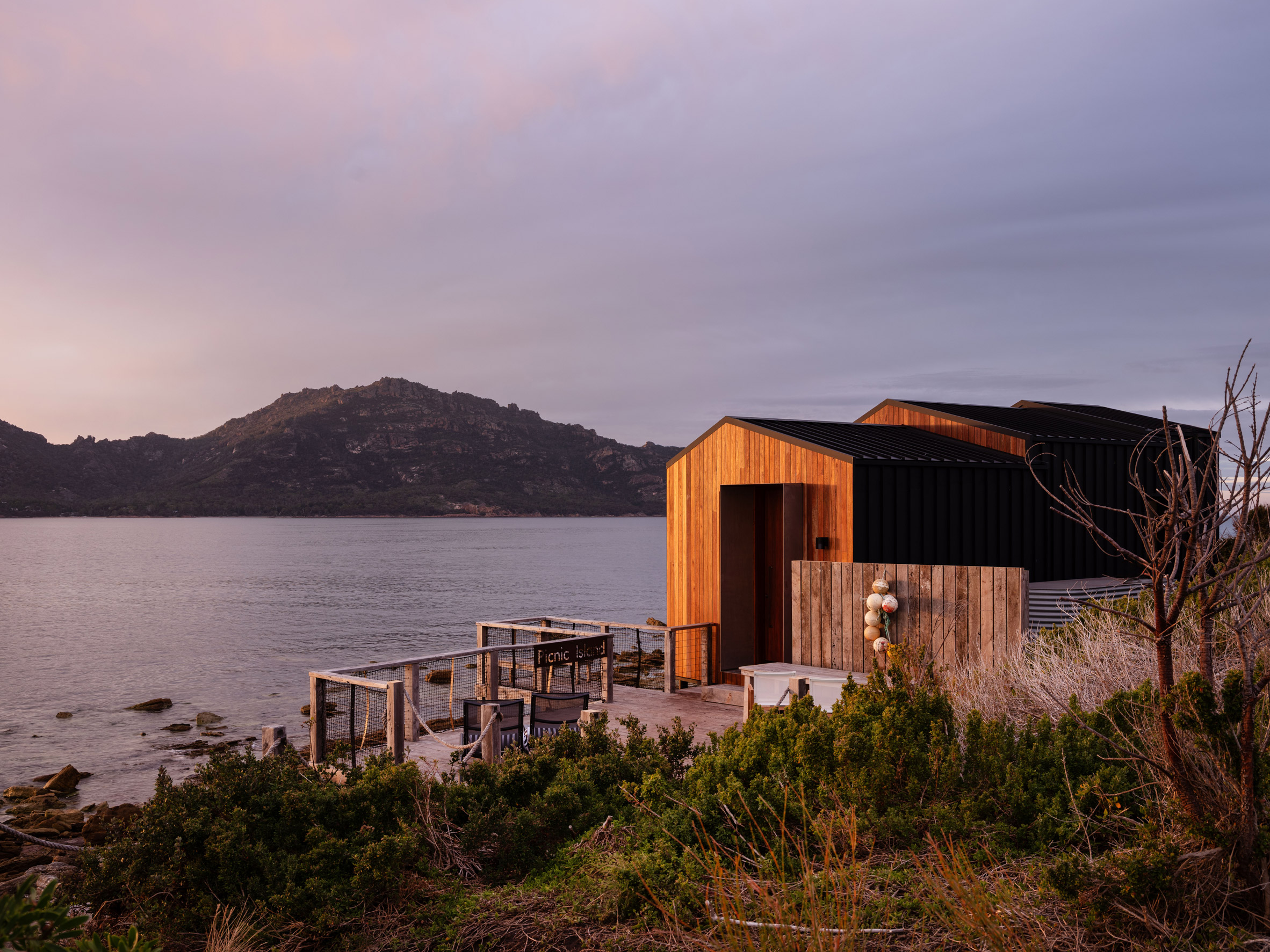 Exterior view of cabin by Align Architecture & Interiors