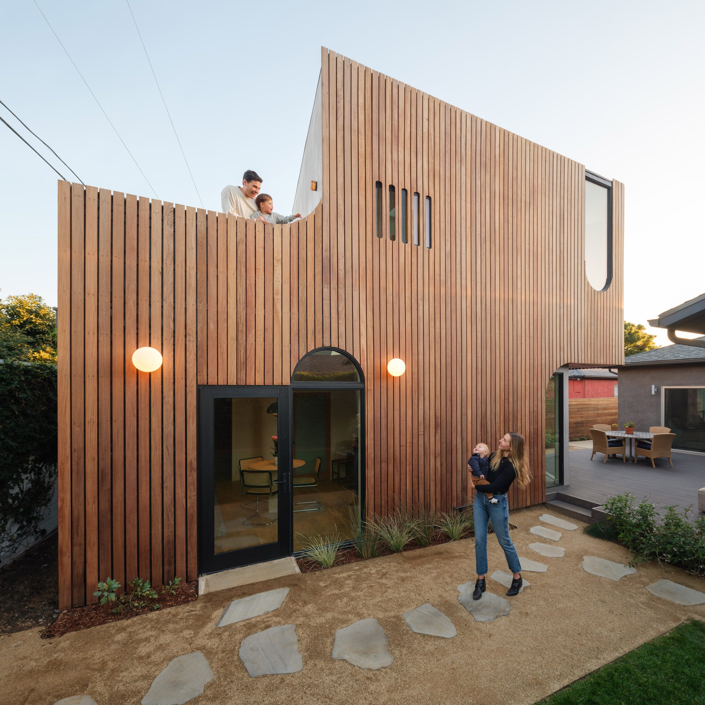 Ipe-clad ADU in Los Angeles with family