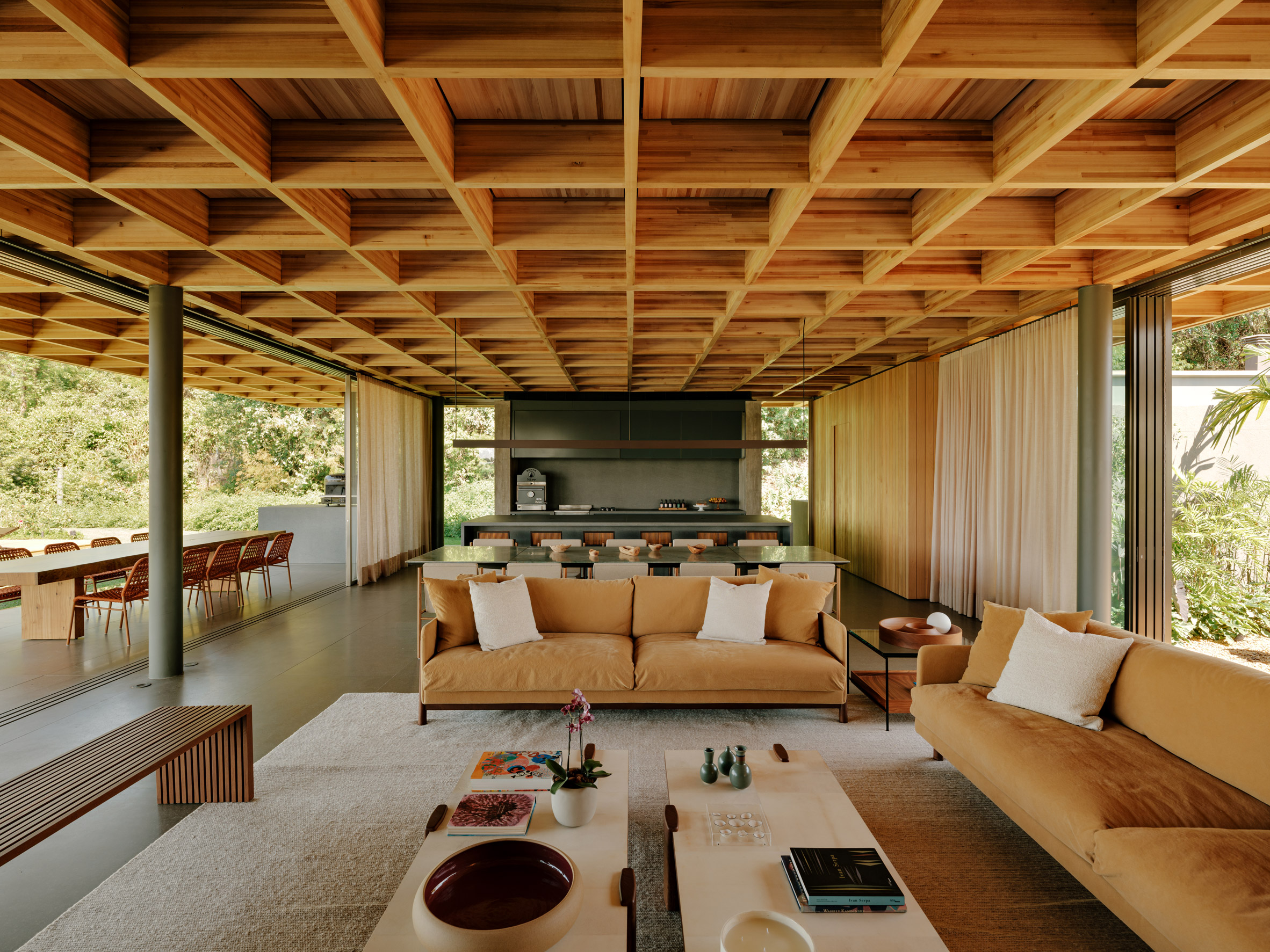 Living space interior at low-lying home by Sabella Arquitetura