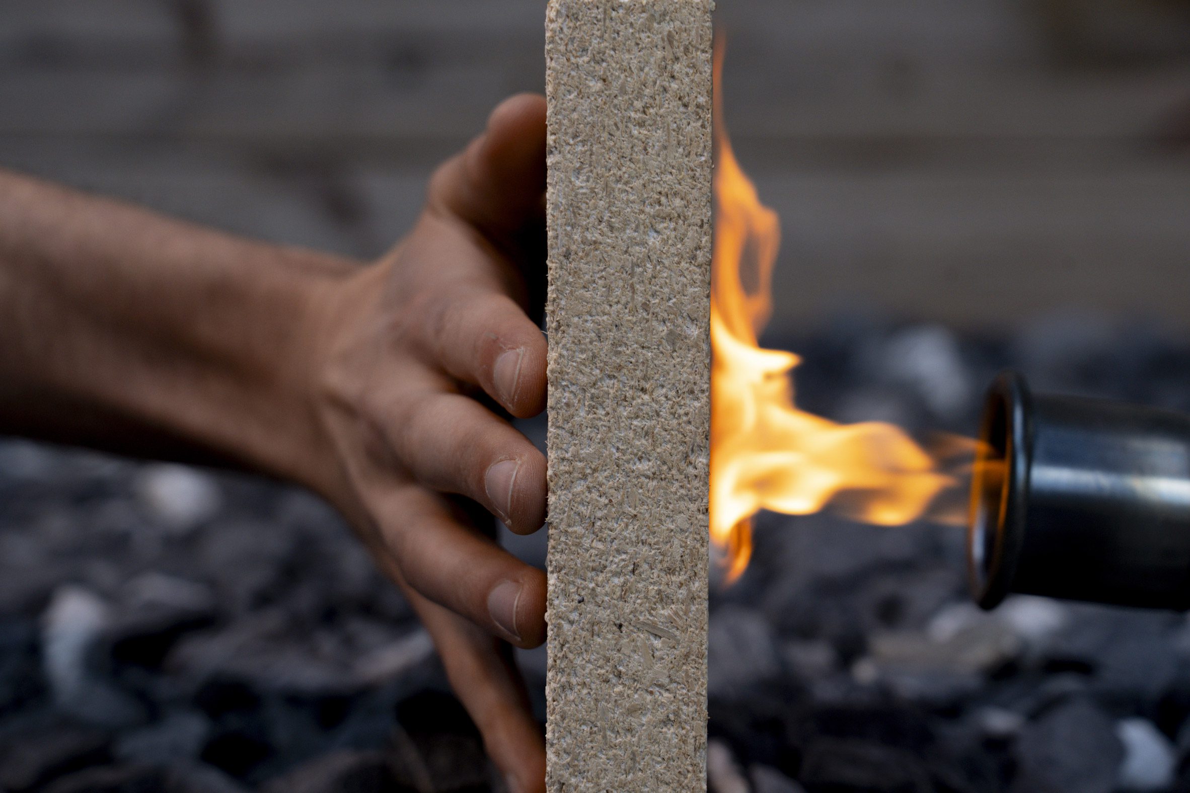 Fireproof sawdust struvite composite material by researchers at ETH Zurich and Empa