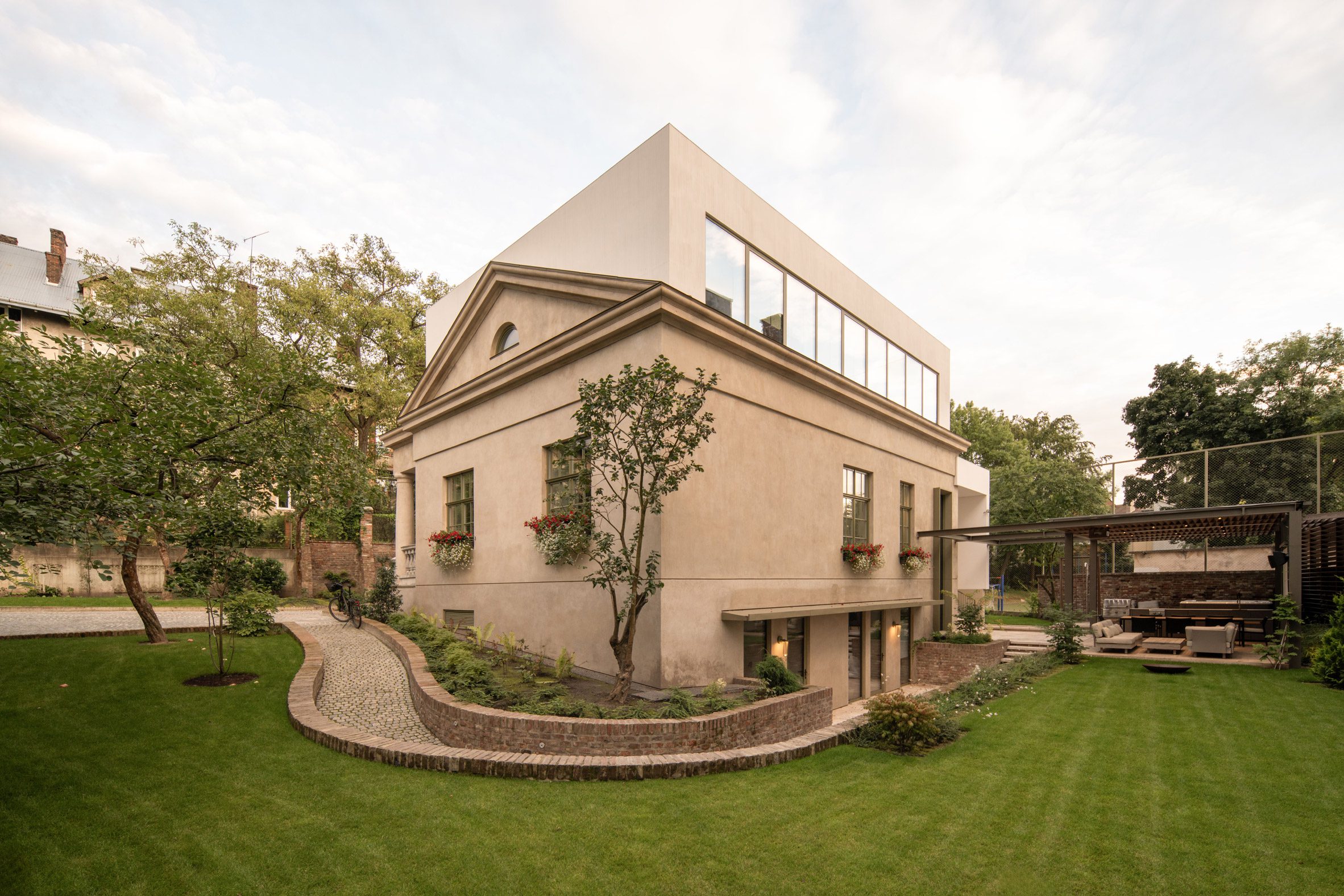 Villa Quince by Replus Bureau