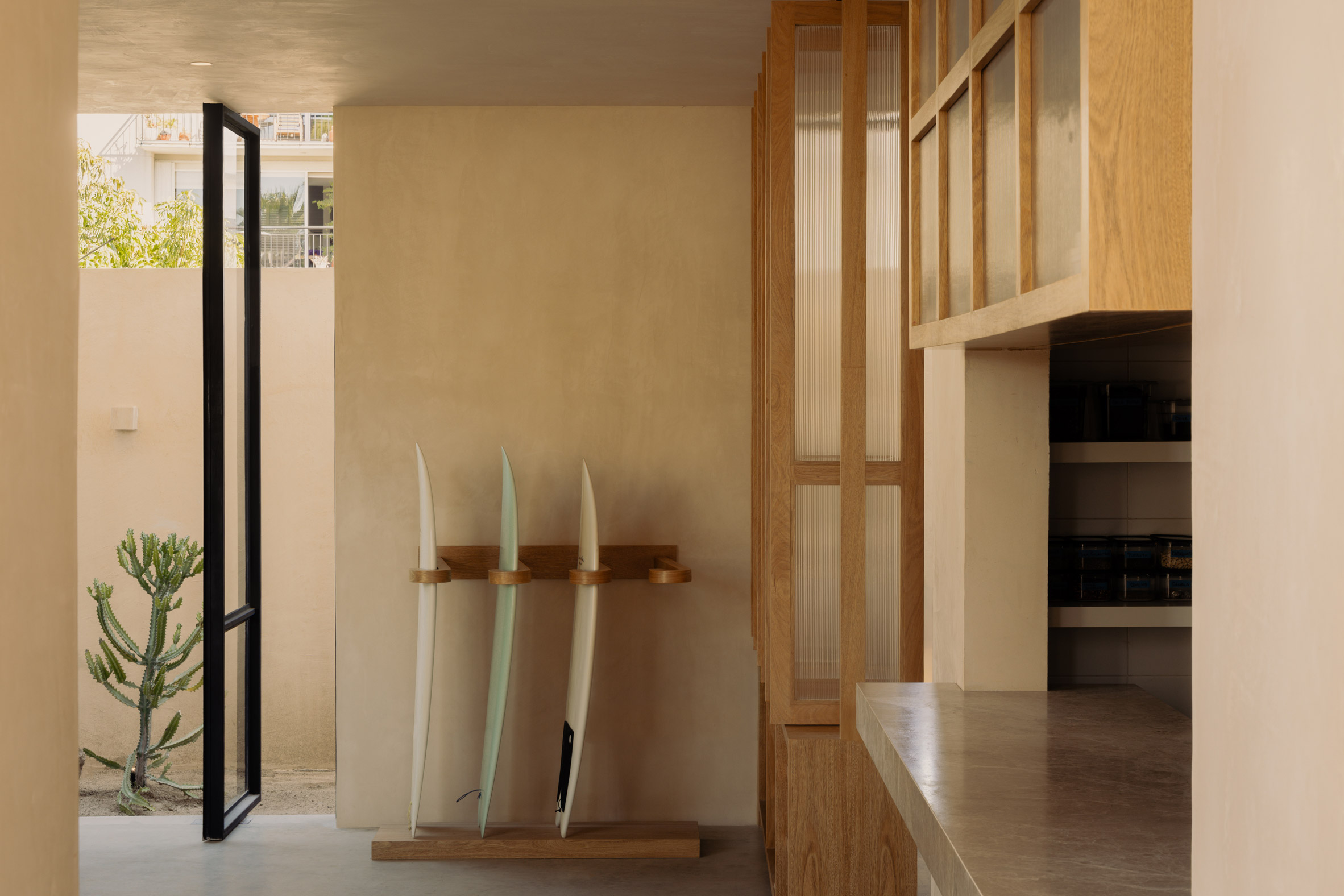 Cafe interior with chukum plaster and rosa morada wood