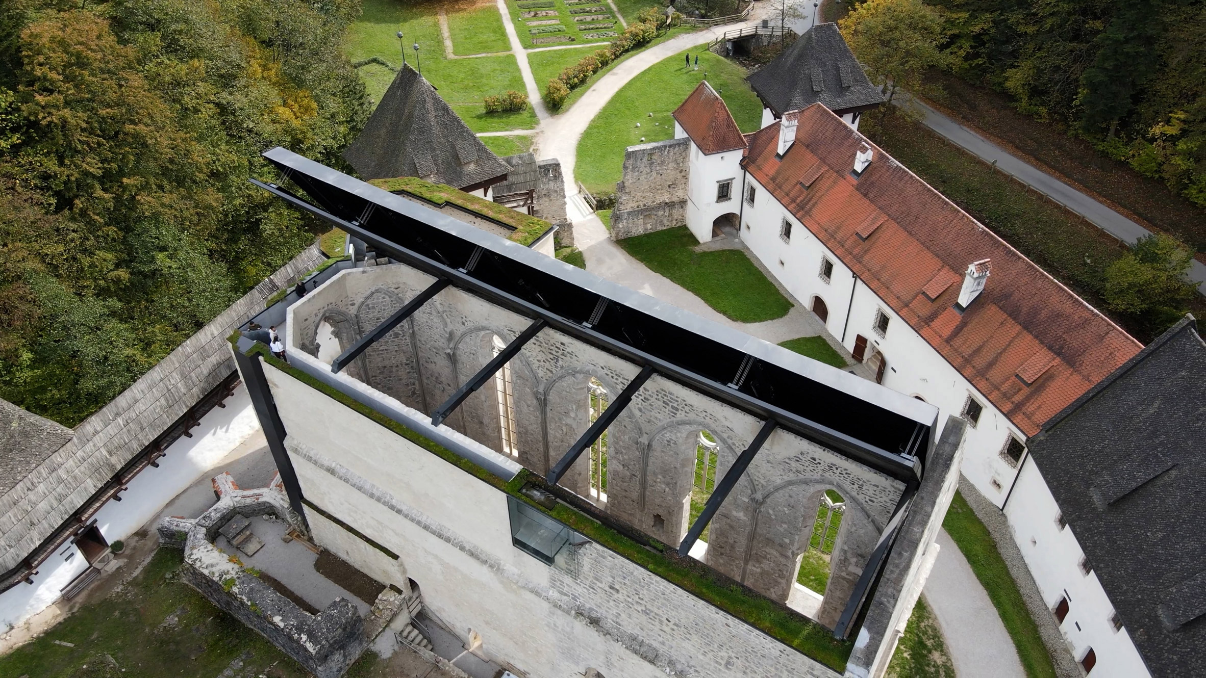 Folding church roof by Medprostor