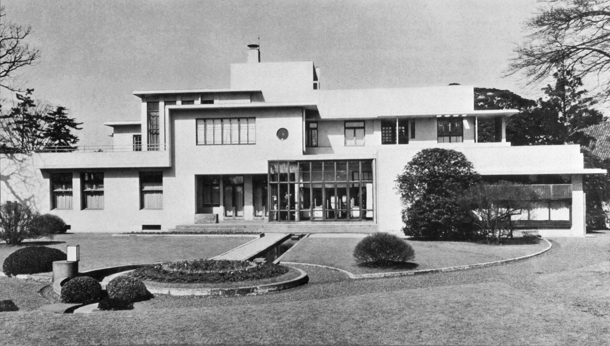 Yoshikawa House by Sutemi Horiguchi (1930), captured by Yoshio Watanabe in 1933