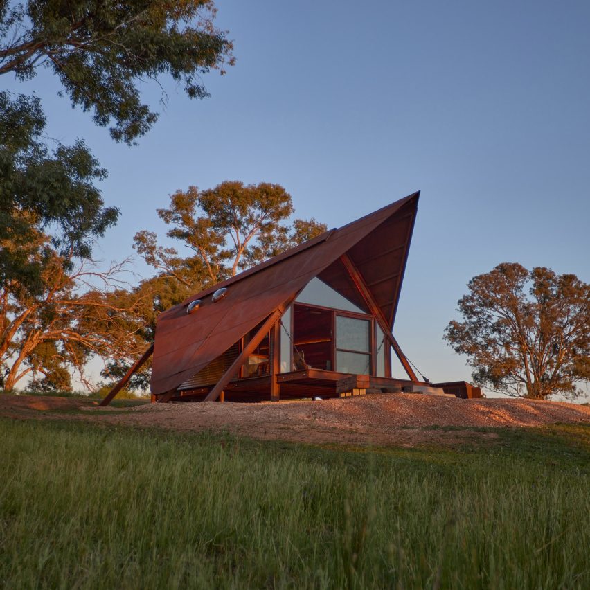 Casey Brown Architecture pitches Corten “tents” in Australia